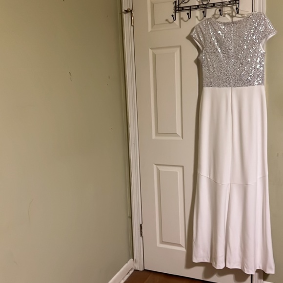 Lauren Ralph Lauren sleeveless formal dress for women with a sequin top. Sz 10 - Picture 10 of 10